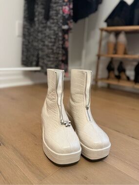 Lisa Says Gah White Croc Boots with Box